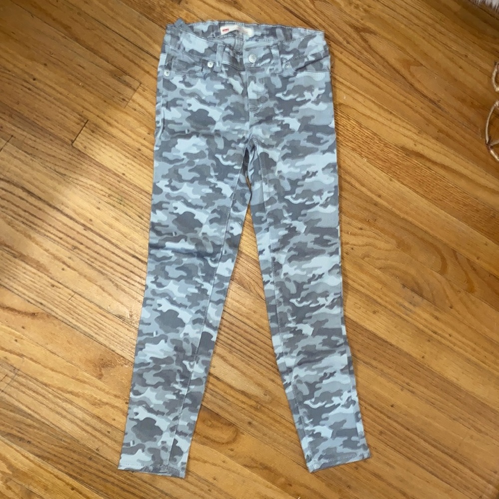 Levi’s 710 Super Skinny jeans. Size 8. Unisex
